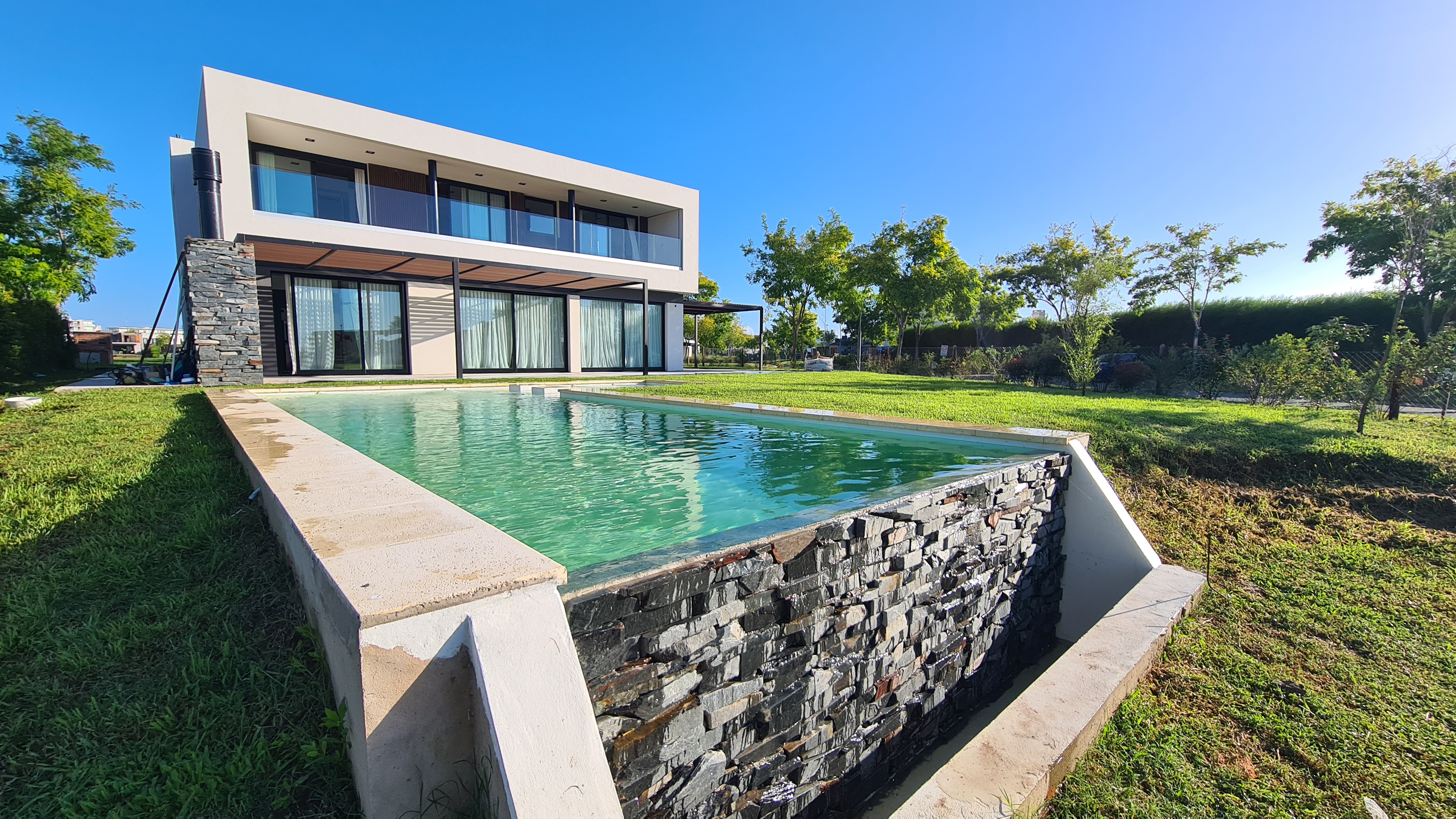 Puerto del Lago, Marinas Escobar 1